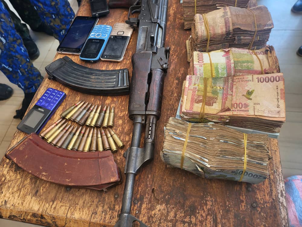 Kankan : Des présumés bandits arrêtés avec une arme de guerre et une forte somme d’argent